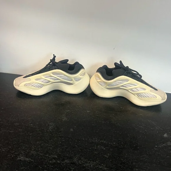 Size 7.5 - adidas Yeezy Boost 700 V3 Azael Men’s Shoes - Picture 6 of 10